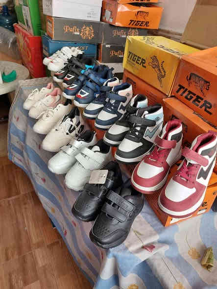 حذاء طفل ولادي بناتي من 31 الى 36 
العدد الكلي  40 
كل زوج في  علبة كارتون 
السعر الكلي 225
واتساب *********** او 
***********
