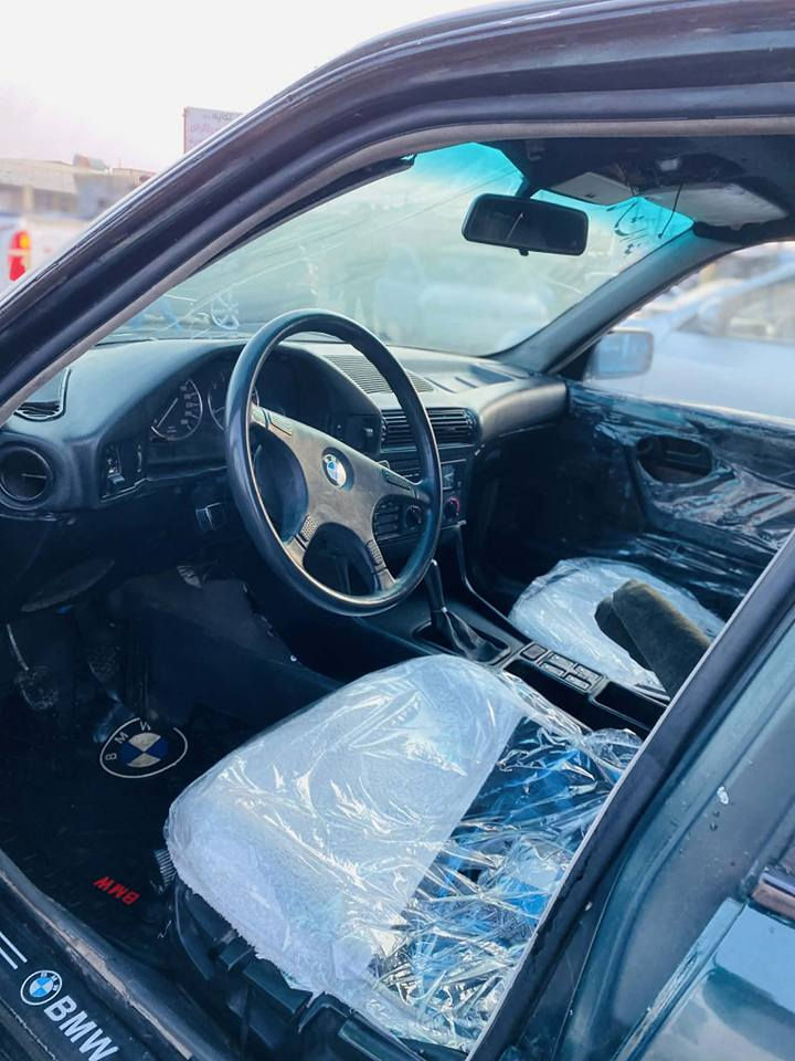 سەرەتا بەناوی خوای گەورەو میهرەبان🤍
bmw e34 525i abs 1992
ڕەنگی سەوز 
مۆدیل ١٩٩٢) پشت و پێشی و دۆسیە کروە بە m 
٥٢٥ گیر عادی مەکینە کەپس 
پێش گەورە و لیت ئالقە لۆک ویلی و تایەی لۆکی زۆۆر جوانی لەسەرە
عام پەمپ بۆ جوانی 
٤ جام کارەبا و قوفل مەرکەزی 
ئاڕم پلاستیکی هەولێر بەشەرت 
ئاوێنەکانی کارەبایین 
گێر و مەکینە و  ئاڕمی و بڕوە و موس و هەموو گیانی بەشەرت مالێ دۆستە و سەیارەی مەعرەز نیە 
سعری ٤٢ گەڵا و مەعامەلەیەکی برایانە 
ناونیشن ڕانیە 
لەگەر رێزام بۆ ئادمین❤️
ژەمارە مۆبیلا *********** 
*********** واتسئاپی له سه ره رانية, السليمانية
