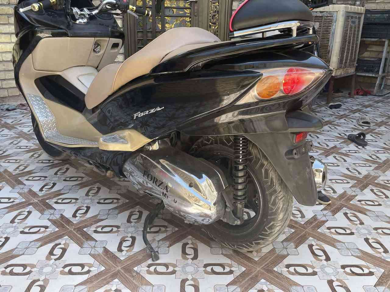 دراجه فوزه للبيع 010 عميه مكفوله من كلشي بيها نقص كلجات طلع رجه خفيفه السعر ١٣٠٠ وبيها مجال العنوان ابو غريب رقم ***********
