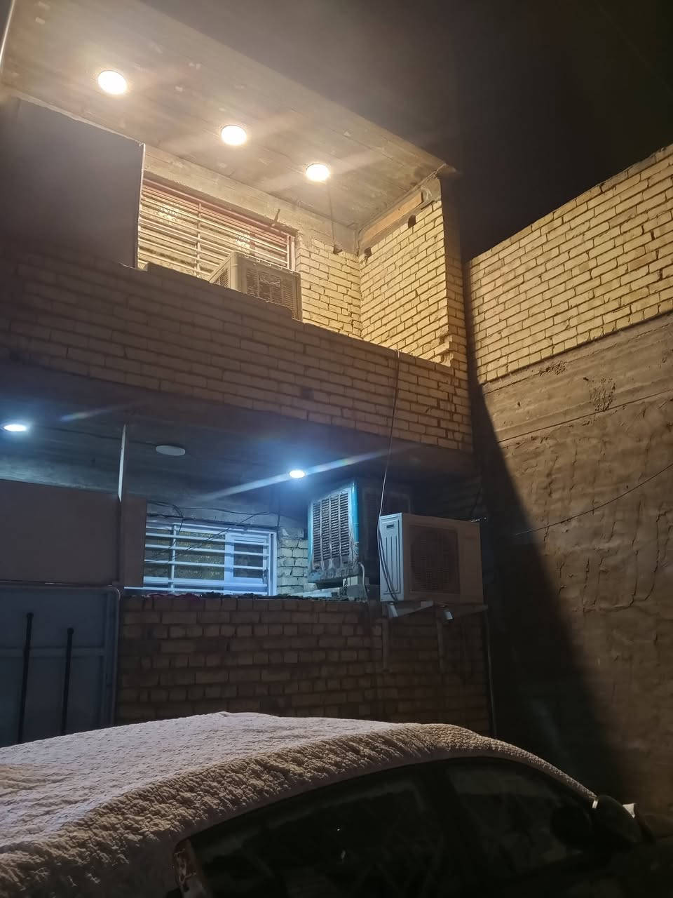 سلام عليكم بيت 52متر طابقين البيت كامل فقط كاشي القاط الثاني يحتاج ومحجر درج خدمات كامله شارع مقرنص  قطاع السادس عل غربي  بلفرع مال تكاتك المزدود اخر بيت تكدر تستفاد من الشارع لأن نهايه ومسدود سند 25طابو زراعي رقم الهاتف ***********السعر 70وبي مجال
