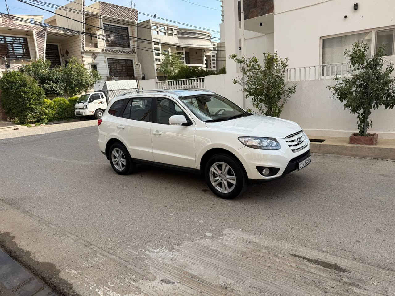 سلام عليكم .  للبيع هونداي سنتافي موديل.   2011
 .  رقم سنوية وهزة جديد .. 
   سيارة عل وضع الشركة .. مكفولة كفالة عامة دعاميات بلاد
   سيارة ماشي 110. حقيقي 
  كير ومحرك بشرط ما مفتوح .. 
   سيارة فول مواصفات .... 

     ***********.      عنوان كركوك
