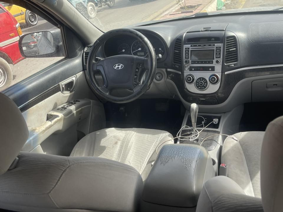 السلام عليكم
سنتافي  موديل ٢٠١٠ بانزين ادوات كصه قماره فقط 

مكينه ٦ سلندر ٢٧٠٠ كفاله 

كير حداديه تبريد كهربائيات  كله كفاله

تخم تاير جديد + باتري جديد 

شاشه كاميره تحكم استيرن كشنات كهربات 

سياره ناعمه وجديده 
السعر 52 ورقه لاستفسار ***********
