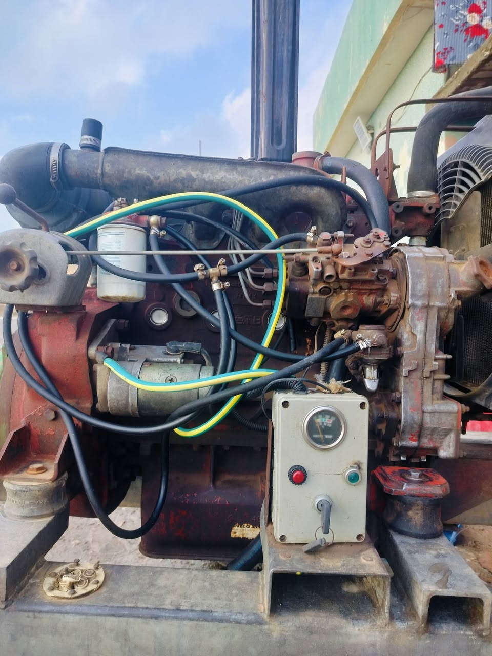 لدينا ماكينه فيات اربعه بسات***********
