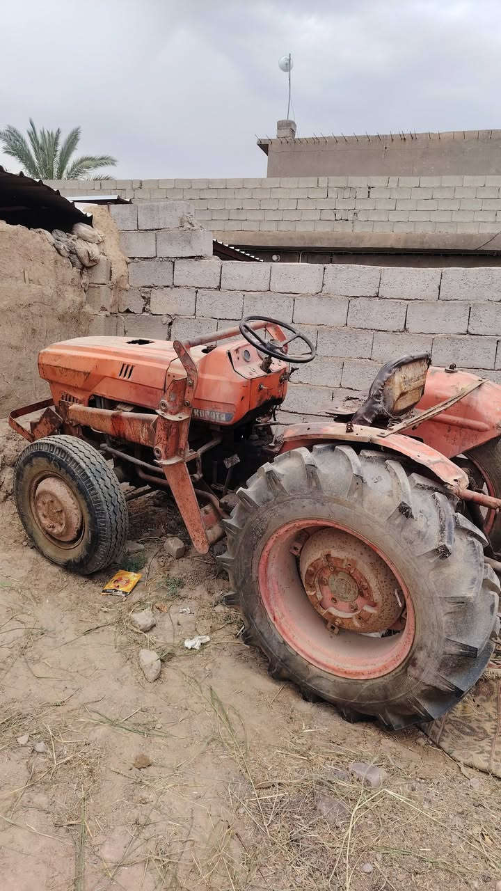 للبيع كابوته مديل ٨٦ متروكه درع مال كيله تخم تاير خلفي جديد ***********
