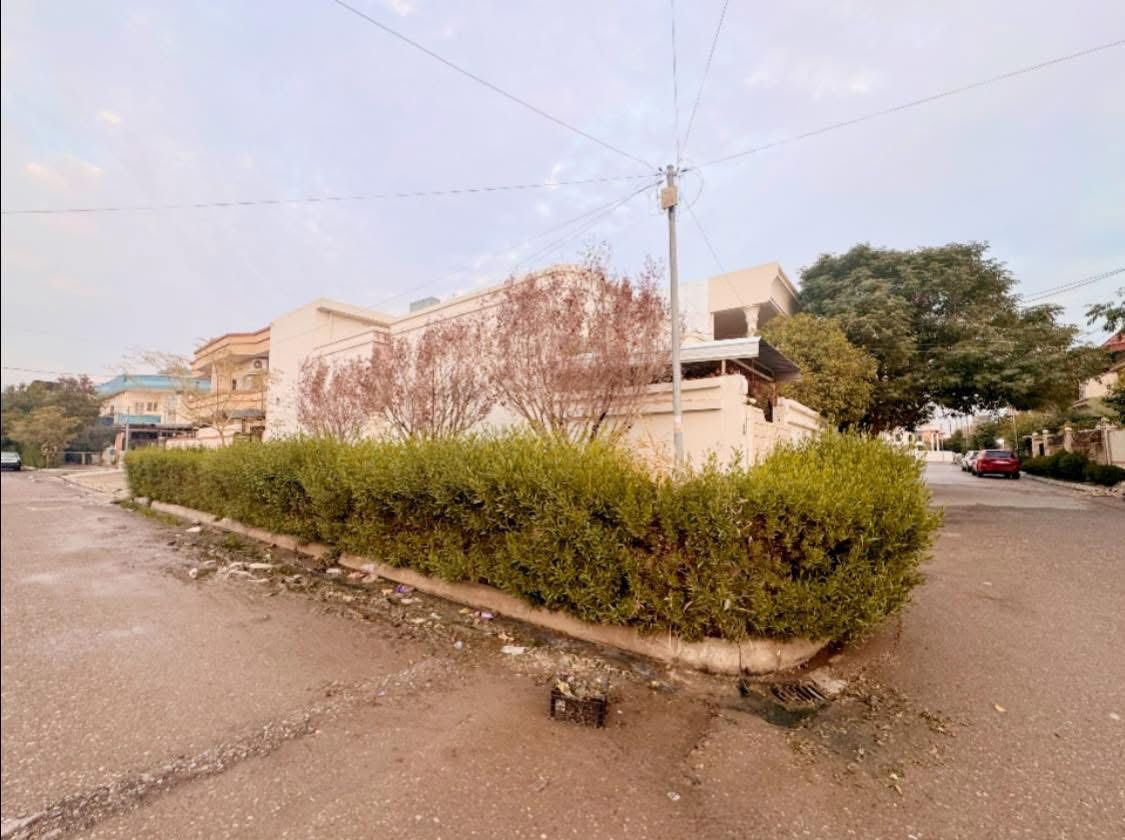 #مكتب جنة العراق للعقارات 

قطعة ارض للبيع  نضيف جدا 

#الموقع :- فـي كركوك  حـي الـواسـطي خـلـف مول حجّي زياد 

مـــلاحظه القطعه تقع على شارع 25 مً

موقع مميز جدا

المسـاحة   100 م

واجهة 10 م 

نزال 10 م 

ملاحظة الشارع 25 م🛣️

السـعـر  125  مليون مع المجال والله بلاش بلاش 

التفاصيل 

ط1 استقبل وهول داخلي ومطبخ وغرفة نوم عدد2
ومجمع صحيات عدد ٢ وبيتونا 

——————————————————

❤️ العقار #حصرًا لدى مكتبنا 
⚜️بأمكانكم عرض عقارتكم لدينا سواء كانت #بيــع أو #أستثـمار 
 
مكتبـــ جنــة الـعـراق 

للاستثمار والتطوير العقاري معكم نحو الافضل للإستفسار
يمكنكم مراسلة الصفحة 

اوالاتصال ***********
****************************

* نستقبل جميع عروضاتكم السكنية 🏠 والتجارية 🏡 بكافة مناطق كركوك  

للمزيد من المعلومات مراجعة مكتب جنة العراق للعقار 

حي الــــــواسطـــي 

في السايدين اذا عة الرشيد مجاور مسجد نور الدين الزنكي قبل مول حجي زياد 

او الاتصال على 

📲  ***********
