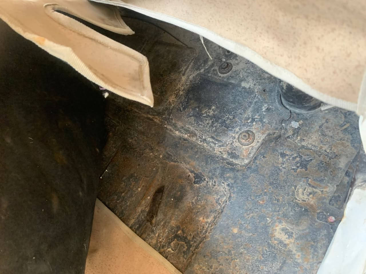 سلام عليكم تكتك موديل 2018محرك 2021تكتكً خير من الله يرادله شوي ترتيب تكتك أوراق مكاني شعب 🖤🫶🏻رايده 3100وبيها مجال خابر وتدلل ***********❤️
