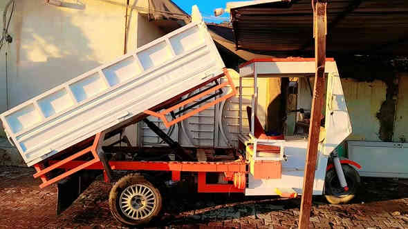 ستوته محرك بطه ثنين ونص فيفيتي
مكفول حموله 3 طن محوره كلاب تنسف 2 طن خدميه جدأ  ***********
