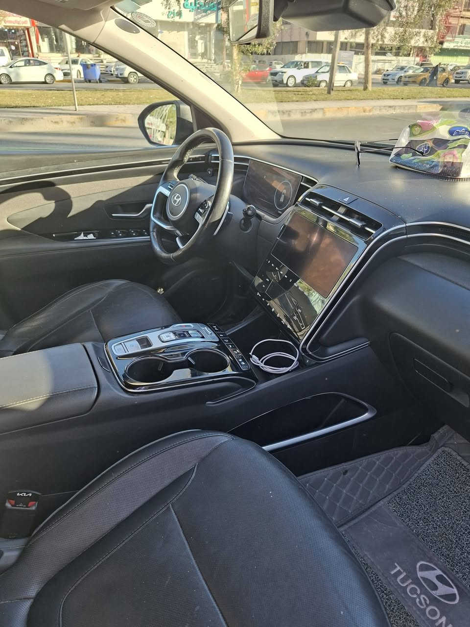 توسان 2023 لمتد كلين اعلى فئة 1/1
وارد امريكي محرك 2500 
تقدم وترجع على ريموت
بصمة تشغيل + بصمة ابواب لمس
بانوراما
كاميرات 5
كير دكمة
نقطة عمياء
رادارات امامي خلفي جانبي
اوتو بارك
هاندبريك دكمة
كشنات كهرباء جلد اسود خزن ميموري
كشنات تبريد وتدفئة امامي وتدفئة ستيرن
قيادة الية
بك لايت LED
لايت LED
كروز سرعة + مانع انزلاق + منحدرات
ويل كب كبير كروم
تحديد مسار
فول تحكمات ستيرن + شفتات
سماعات شركة BOSE
شحن وايرلس
نظام GPS خرائط
السيارة فور ويل HTRAC
تبريد قطعتين امامي خلفي
اوتو هولد
جنطة كهربائية
ابواب بصمة
سيارة بأسمي
سعر ١٨٠  بيه مجال 
***********
