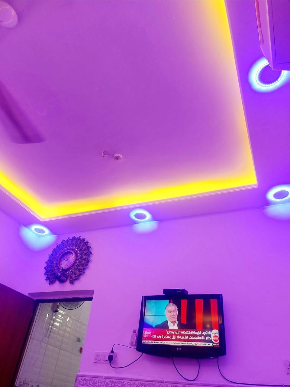 مشتمل حديث للبيع مساحه ١٠٠متر طولاني طابق ونص داموك حي الميمون(الطشاش الاولى ) متكون من استقبال ومطبخ وهول وغرفه نوم وطرمه وصحيات داخليه وخارجيه والطابق الثاني غرفه نوم وهول وسطحين العنوان خلف جامع وحسينيه الحسن العسكري ع ثاني فرع من شارع الجامع على اليمين السعر ب١٠٧ مليون قابل للتفاوض 
*********** واتساب و***********وعالخاص
