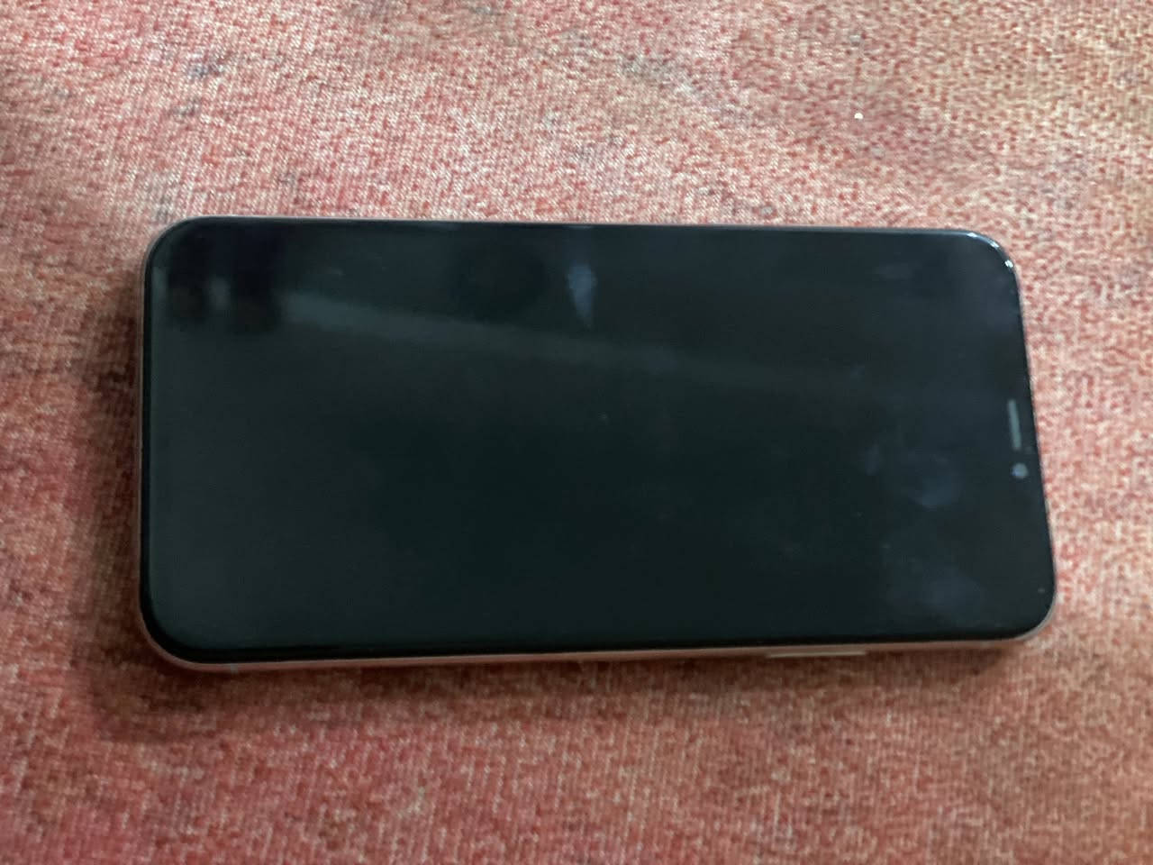 سلام عليكم ايفون ‏ اكس للبيع مبدل شاشة فقط بطارية ما مبدل بطاريتة78بس مرفوعة فيس ايدي شغال ضهرة مثل ما موضح بالصورة جهاز كلش حلو لايصرف شحن لا شي ابد جهاز يخبل ذاكرة64 بيع او مراوس سعر اتصل او واتساب ***********
