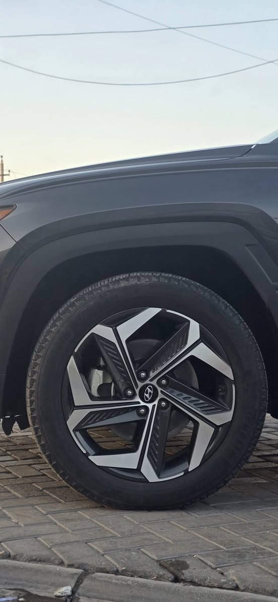 توكسان 2024 وارد امريكي لمتد limited 1/1
حادث طخة بسيطة بقبق الجنطة ونسبة غرق بسيطة جدا (مكينة شغالة من امريكا) 
صور الحادث بلمنشور
5NMJECDEXRH348995
وهذا الشاصي
ماشية ٢٦٠٠٠ ميل 
محرك 2500 gdi 
السيارة فول مواصفات للاخير
 مايحتاج نذكر مواصفاتها معروفة 
السعر ١٨٠ وبيها مجال 
للاتصال ***********
مكاني بغداد حي اور 
متواجد انترنت واتساب

