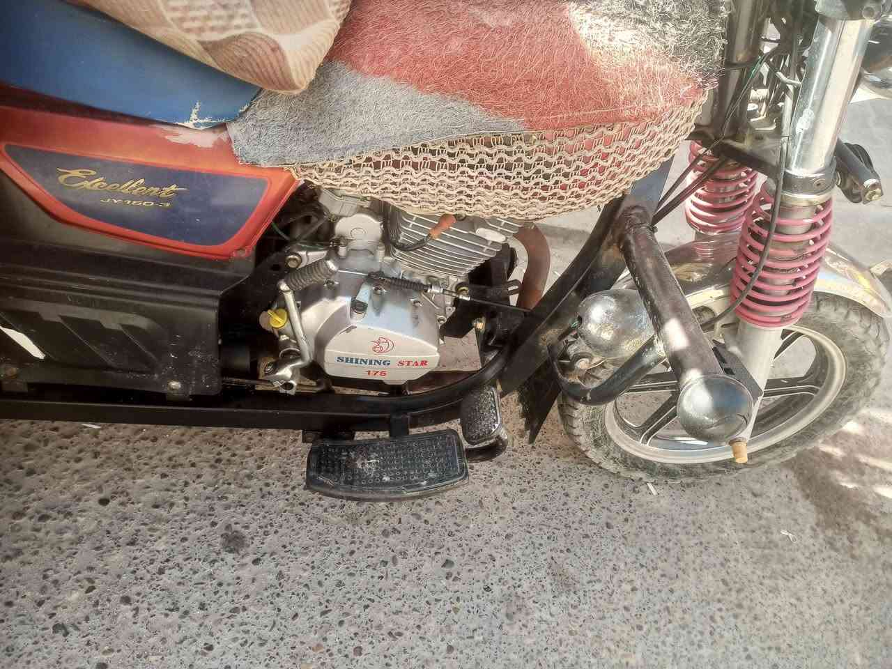 سلام عليكم اخوان ستوته للبيع موديل 22 ستوته خير من الله ستوته جديده مامتعوبه مرقمه سنويه بسمي تحويل ثاني يوم سعر 2700وبيه مجال***********كورك***********
