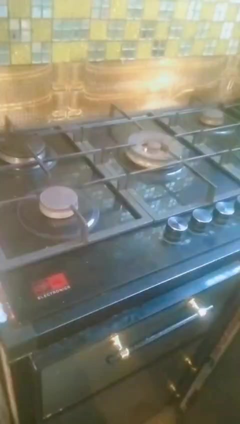 السلام عليكم عندي طباخ ‫لزيري نوعيه اصليه بيه ضمان نوبل الجامه الثخينه ما صار شهرين من اشتريته بل 300  //: أريدة 225  بي مجال كلش جديد بعد ***********
