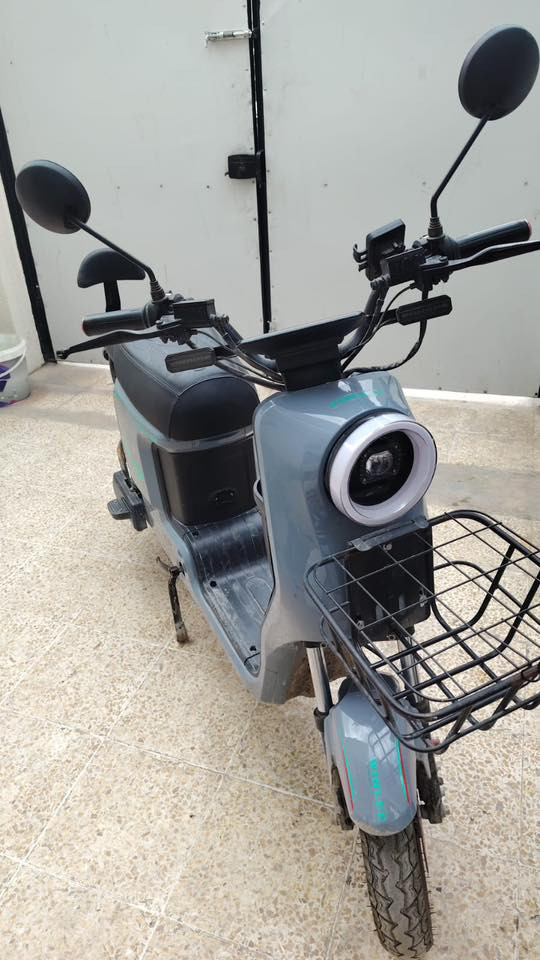 ماطور شحن كلو شغال باتري اخو جديد كلو شغال مابي اي نقص سعر 375 وبي مجال ‭0770 203 2207‬
