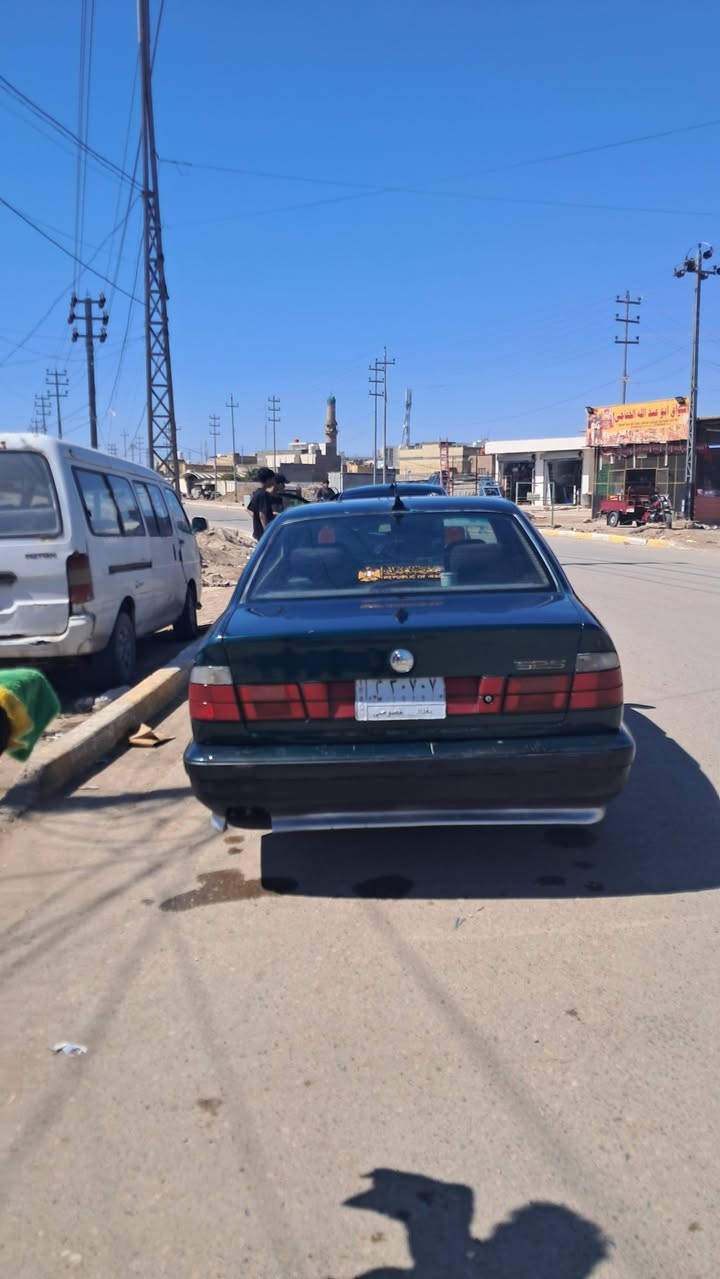 سلام عليكم
بيئم ٥٢٠ اصل بيته وسنويه كير عادي مكينه مسكر 
سياره جاهزه منضومت تبريد جديد
تخم تاير تخم حداديه كلهن جدد
مديل 93 
مكان ميسان العماره ارقم ***********
