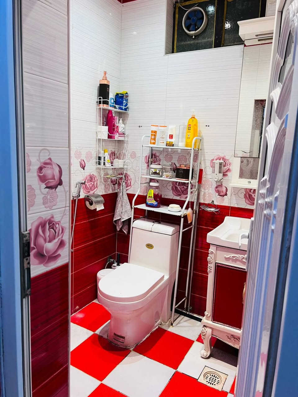 ١٠٠ متر للبيـع ٥ الوجه ونزال ٢٠
بناء ٢٠١٧ بناء درجة اولى 

ط١: استقبال ومطبخ وغرفه نوم وصاله وخدمات مدخلين

ط٢ : غرفتين نوم مع خدمات وصاله 

العنوان 📍 الطاقة فرع مطعم ساندريلا 

للاستفسار *********** 

مكتب ابراهيم السراجي للعقار
