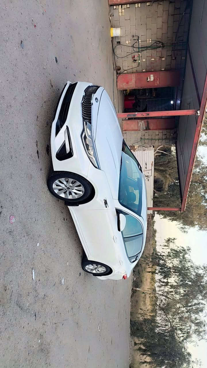 السلام عليكم كيا اوبتيما موديل 2019 شكل 20 كفالة  رقم بغداد انكليزي محرك 2000 سياره ماشيه 72 جديده معنه الكلمه سياره على وضع الشركه اخت الزيرو _الناصرية _سوق الشيوخ سعر 178
***********
