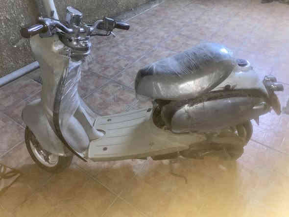 كلاسك (عبد الحليم) دراجه جانت عندي تشك الكاع شك بس طفت وما اعرف شبيها أبيعها عل وضعها
تجي تحمل وتروح سعر 100 قفل قفل قفل مايعجبك السعر اعبر المنشور
مكاني الأمين الثانيه 
***********
