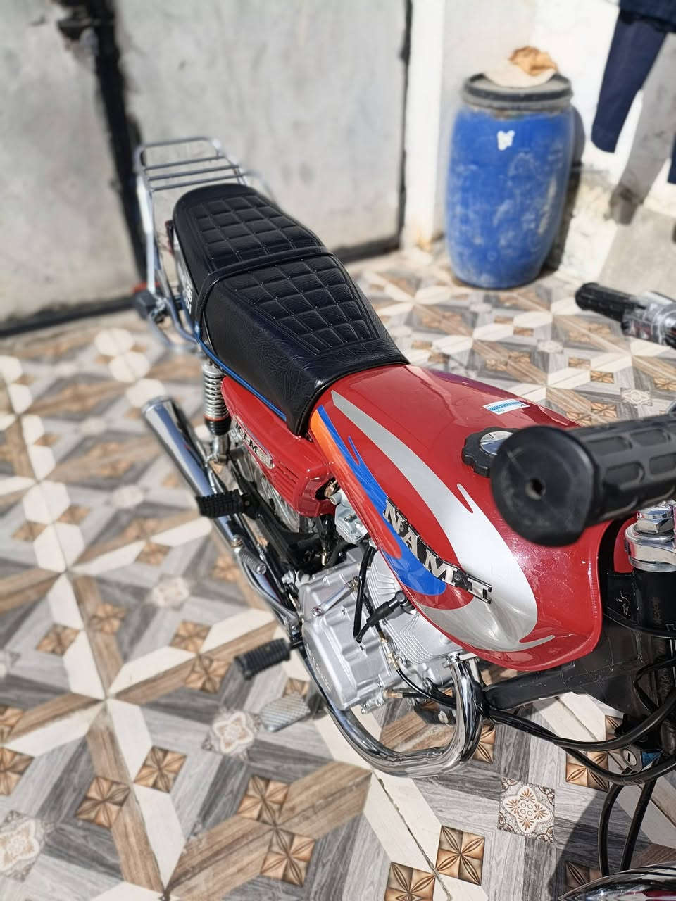 السلام عليكم اخوان دراجة 4 كير  صارلها شهر من طالعه من المعرض النظافه 100/100 شوفت عينك مابيها اي مشكله فقط التانكي مطعوج طعجه خفيفه سعر 750  وبيها مجال اوراق موجوده اي نقص مابيها
لاستفسار *********** او خاص
