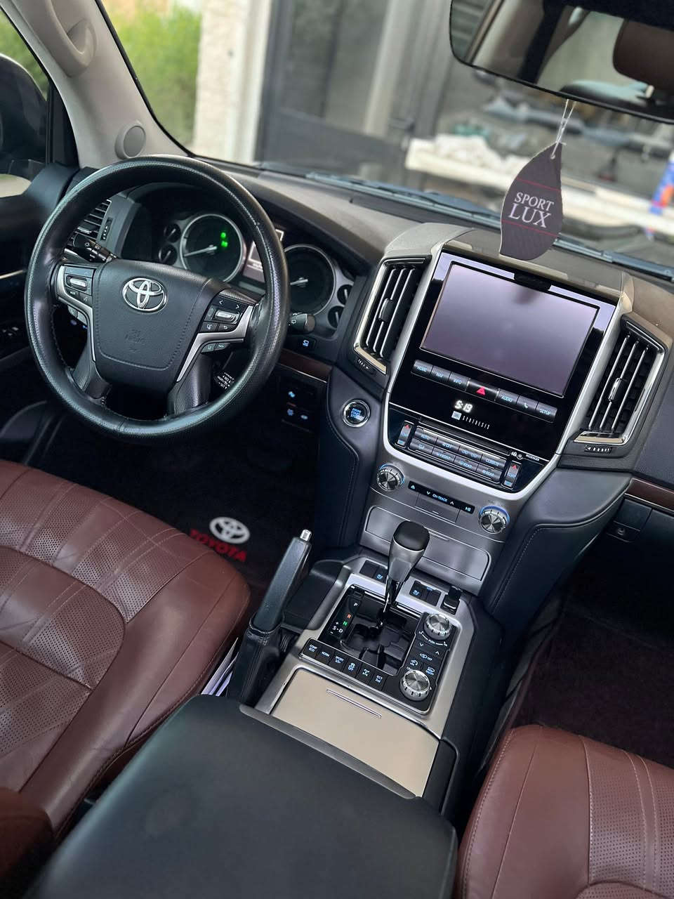 لاند كروز 2020     VXS   5700  ساز اصلي
رقم اربيل الدولي  بأسمي شخصياً هزه وسنويه جديده 
بيها تضليل بل سنويه 80‎%‎ مجدد لل شهر 10
مغلفه ppf اصلي ب 23 ورقه ضمان 8 سنوات
مكفوله كفاله عامه وبوضع الشركه بيه 3 رصعات  صغار مسحوبات pdr وشرط بس بل سونار يبينن
فول فول مواصفات 
مكينه 5.7  8 سلندر     ماشيه 88 الف 
جكات 
دبل ماوس 
كامرات محيطية
داخل قرميدي 
كشنات كهرباء  خزن ميموري وتدفئه وتبريد كشنات
حساس امامي خلفي 
رادار 
مري قلاب وشفط
ستيرن هيتر وكهرباء 
كيجات لكزز 
شاحن واير ليس 
صندوك كهرباء 
5 بصمات 
وبعد بيه هواي مواصفات 
بيه بصمات 2 وكتلوكات كامله 

عنوان السياره بغداد/ ابو غريب 
لل استفسار ***********. //. ***********

معروضه ب 620 وبيها مجال
