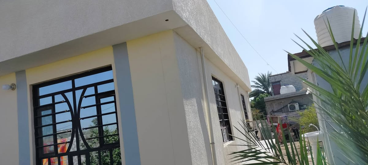 قطعه ارض مساحة 600
البناء 140متر كامل الخدمات ماء كهرباء تبليط لحد باب البيت العنوان البوعيثه شارع معمل غاز الرحمن مقابل المستوصف الجديد 
***********
