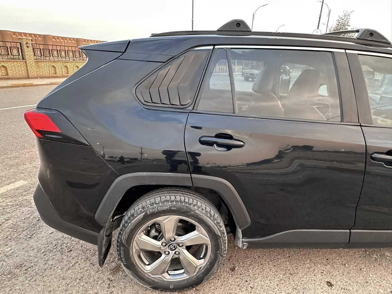 السلام عليكم
للبيع راف فور - RAV4 موديل 2021 هايبرد فئة XLE
رقم بغداد الجديد - تحويل 
داخل بيجي + كشنات جلد + كشنات تحكم كهرباء
4 انضمة قيادة ECO + Normal + Sport + Ev
ضرر - سونار موجود 
السياره حلوه ومو ناقصها اي شي 
السعر..180$ بيها مجال 
للأتصال ***********
واتساب ***********
