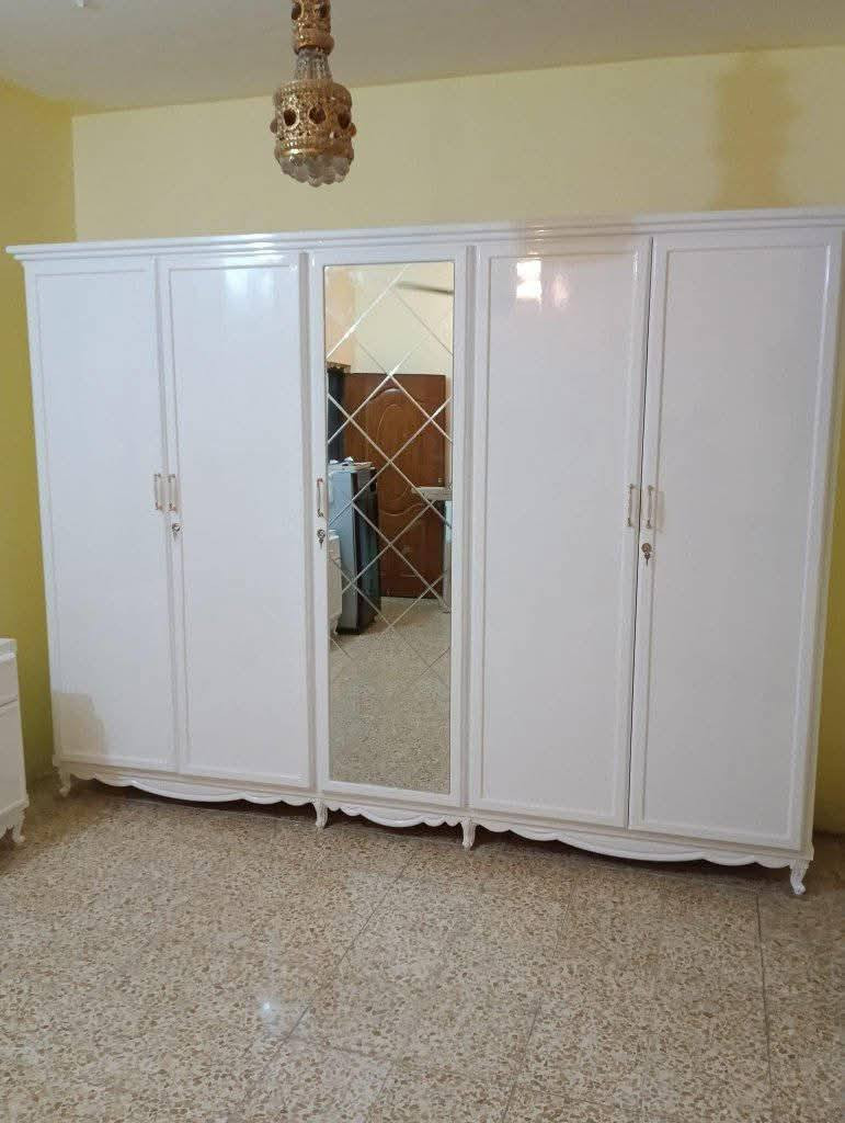 اللهم صل على محمد وال محمد..
نجاره عراقيه تسكام كافه الأخشاب..

وتصليح تغليف وصبغ  وترتيب كافه الأخشاب المستعمله..
سيد حيدر.../***********
