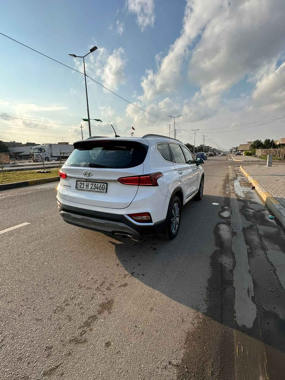 : “السلام عليكم، سيارة سنتافيه موديل 2019، (خليجي)4 سلندر، مكينة 2400، السيارة بها حادث بسيط، بنيد، تبديل أصلي، وبها ملاحظات بسيطة عند المشاهدة. ولتفاصيل أكثر، اتصل على هذا الرقم ***********
السعر 155 وبيها مجال بسيط
