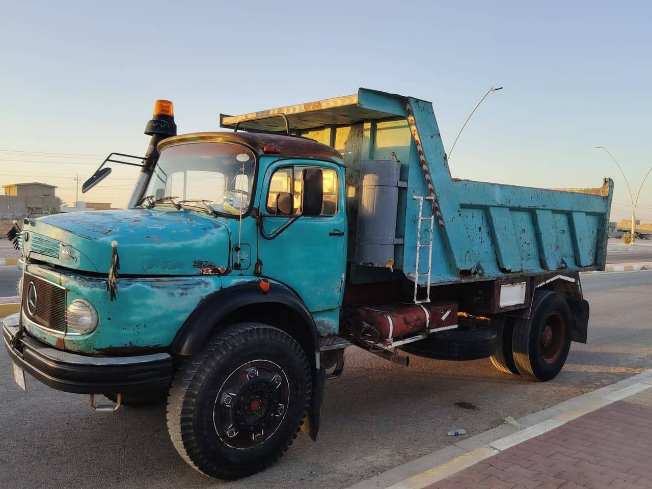 اقجم للبيع موديل 70مسجله قلاب مكينه مجفته جديد سيارة جاهزه للشغل مغيره كله عضايده 81وكير 81فقصه 
سعر خاص ستفسار عل رقم ***********
