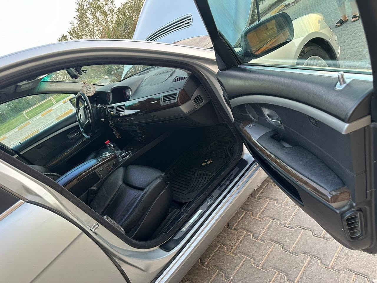 BMW 745 موديل 2003 محدث 2008
سياره فول موصفات من عدا الفتحه
نقص السياره فقط تبريد
قرار 48
حداديه قبل شهرين مبدلها
مكينه كير كفاله
لاصبغ ولا ظربه كفاله عامه
رقم كركوك
السعر 90 وبيها مجال
او مراوس مع الفرق
رقم مبايل ***********
واتساب او اتصال
