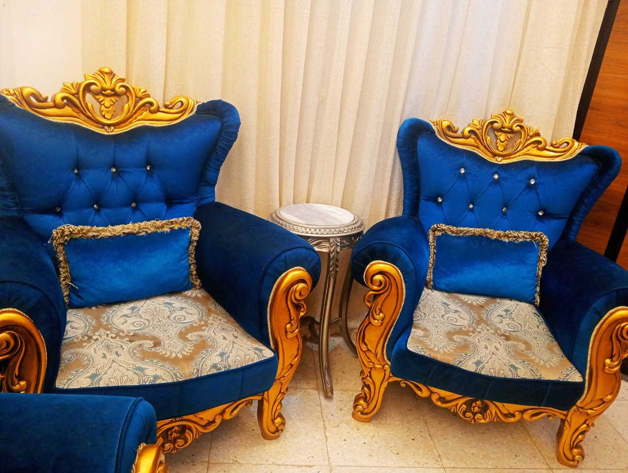 تخم زان 10مقاعد اخو الجديد شخط مابي مكان الدوره البعيثه سعره مناسب للتواصل ***********
