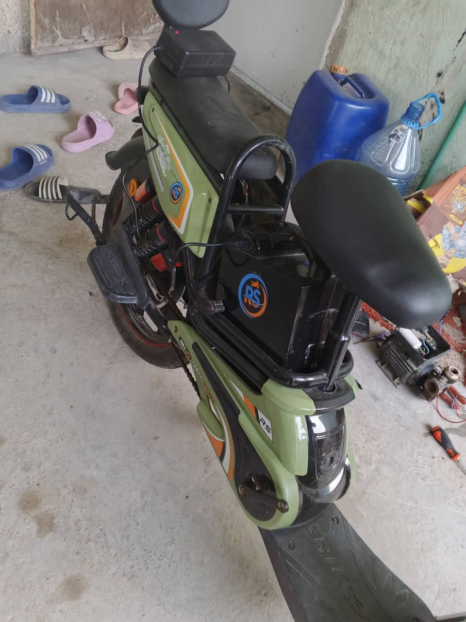 دراجه شحن للبيع حجم 20 اربعه نمر خمسه بطاريات 
بلوتوث بصمات عدد 2 شاحنه جاهزه من كلشي 
السعر 400 وبيها مجال عنوان الدوره


**إذا كنت صاحب هذا الإعلان وتريد حذفه لأي سبب، رجاءا أرسل رسالة إلى الدعم الفني**