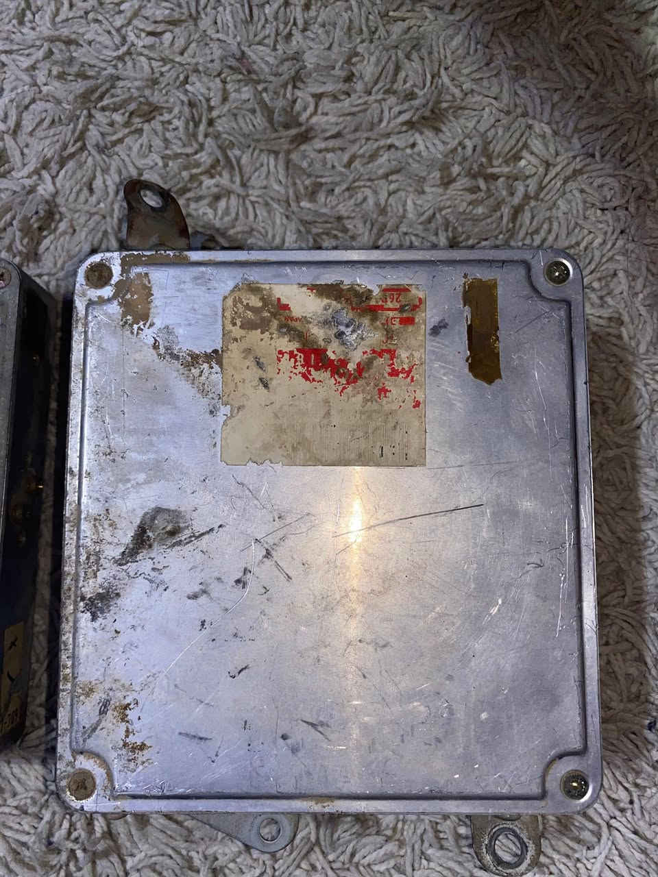 السلام عليكم عقول للبيع.
•عقل بطه 2 ونص 
•عقل ڤي ڤتي3000
•عقل بريڤيا ار ڤيو اوتوماتيك 
سعر الواحد 75 الف وبيهم مجال الاتصال على الهاتف فقط غير متواجد على الانترنيت
‭0773 240 1386
