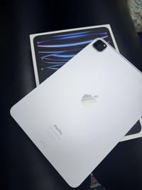 ايباد m2  بطارية ٨٩  ١٢٨ كيكة  الجهاز نضيف فول نضافة الجهاز ٩٥  السعر٧...