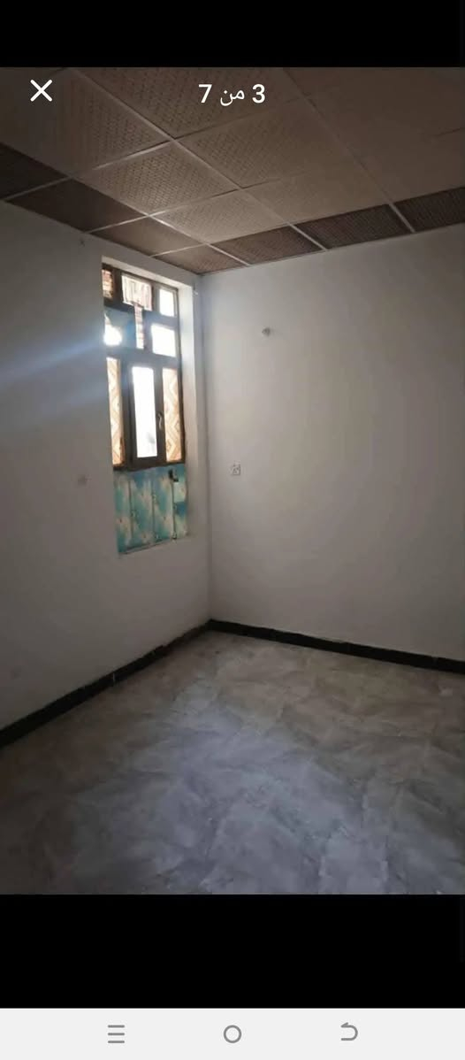 بيت  للبيع ((طابو زراعي )) مساحته ٦٥ متر /  طابقين / بناء طابوق //كوفه / علوه الفحل شارع القاعه وتدخل كبل توصل المولده الشارع الي مقابلها لنهاية ويوجد طريق ثاني شارع عشره شارع الامام الحسين مقابل الجامع بالفرع/ يتكون البيت من غرفه وصاله ومطبخ وصحيات جوه وفوك غرفه فوك / البيت اساسه صب وسقفه صب كله كاشي و سيراميك / فارغ جاهز للسكن / السعر 29 مليون بس مجال للشراي للاستفسار الاتصال على الرقم *********** يوجد واتساب  مشمول بل قرار تطويب

