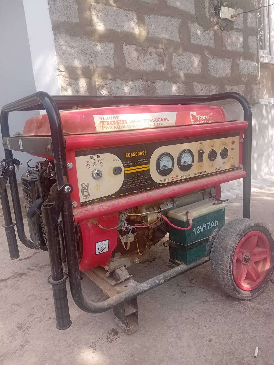 مولد ٢٥امبير بانزين مشتغل شهر
مكان ديالى دلي عباس سعره ٦٠٠وبيهه مجال
***********
