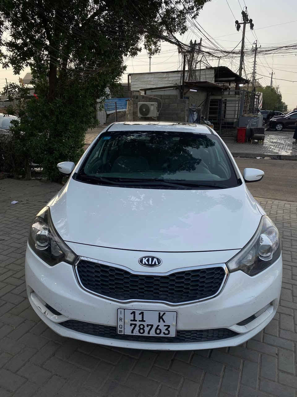 السلام عليكم
سيراتو 2017 خليجي بسمي رقم دولي
مواصفات:
-محرك 2000 دوش
-فتحة سلايد روف
-مري شفط
-تحكم استيرن
-كامره ….. الخ
بيها صبغ (الدوسات ونص الباب الخلفي ونص الجاملغ الخلفي) وبارد بسيط بمكانات
السعر /134 وبيها مجال بسيط
المكان/بغداد_حي العامل
***********
