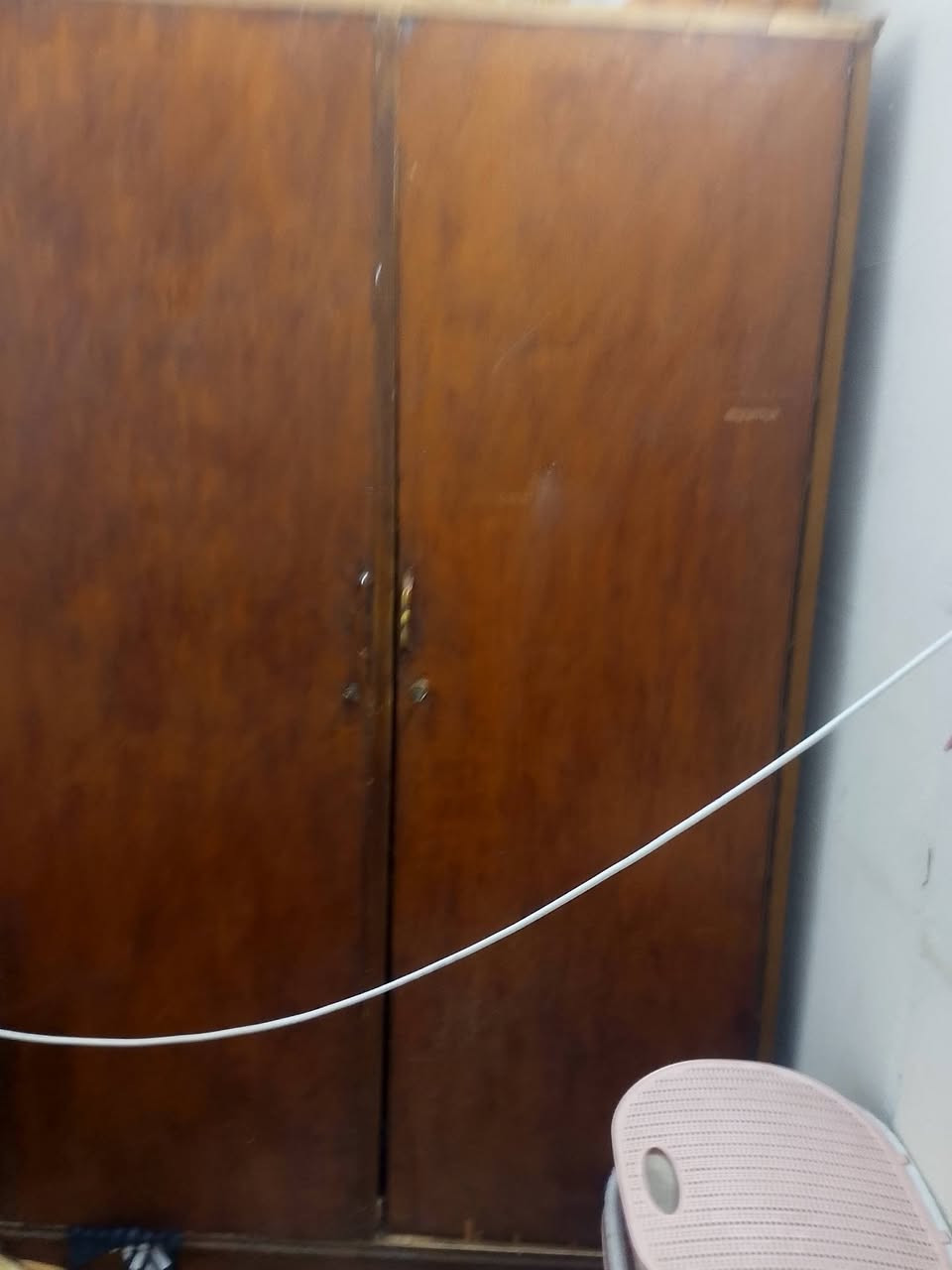 مبردات ثنين شغلات وحلوان تبريدهن وبنكات ثنين وطباخ اربع عيون شغال ونضيف 
ثلاجه جبيره كلش شغاله ونضيفه ماداخله تصليح 
كنتور بابين معه جربايات ثنين ام النفر معه ميز تواليت خشب نضيف 
مكاني حي الجهاد حمدانيه خلف جامع علي ولي الله 
***********
