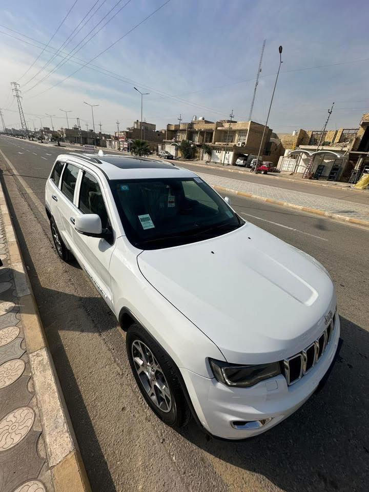 سلام عليكم
جيب كراند شيروكي  لمتد ( خـليـجـي ) 
‏‎موديل  (2020  فول مواصفات  
المحرك : V6.  3.6L ‎  
 السياره جديده 
ماشي73الف كيلو حقيقي
رقم بغداد الجديد بسمي تحويل ثاني يوم  ؟
سياره مكفوله من الصبغ و التبديل و البارد عد جز صبغ بالدعاميه فقط 
سياره جديده جدا 
سياره جديده استخدم شخصي و قليل 
‏‎ 
‏‎* المواصفات :
‏‎*رادار امامي وجانبي 
‏‎* نقطة عمياء .
‏‎*داخل جلد 
‏‎* دفع رباعي 4x4 . 
‏‎* فرش المقاعد من الجلد . 
‏‎*صفي المقاعد الأمامية كهربائية .
‏‎* ذاكرة لحفظ وضعيات الجلوس . 
‏‎* صفي المقاعد الأمامية مع تدفئة . 
‏‎* صف المقاعد الخلفية مع تدفئة . 
‏‎* ويل قياس 20 انج .
‏‎* مقود السائق كهربائي . 
‏‎* تدفئة ستيرن . 
‏‎* فتحت سقف .
‏‎* شاشه كبيرة 8.4 انج .
‏‎* نظام الملاحة (GPS) . 
‏‎* نظام خاص للطرق الوعرة . 
‏‎* مصابيح امامية زنون . 
‏‎* المصابيح الأمامية مع LED لايت  تبديل عدسات 4 دولار. 
‏‎* كشافات ضباب بروجكتر زنون . 
‏‎* تشغيل عن بعد .
‏‎* صندوق كهربائي .
‏‎*  حساسات أمامية . 
‏‎*  حساسات خلفية .
‏‎* كاميرا خلفية .
‏‎* بخاخ ماء لتنظيف المصابيح الامامية .
‏‎* مرايا بخاصية التعتيم الذاتي . 
‏‎* مرايا جانبية قابلة للطي . 
‏‎* بلوتوث تلفون . 
‏‎* محدد سرعة . 
‏‎* نظام تشغيل واطفاء اوتماتيكي للمحرك للتوفير من صرف الوقود . ( Auto Start System ) .
‏‎* نظام بريك اوتماتيكي ( Auto Break System ) .
السعر 288وبيها مجال مكان السياره ميسان رقمي ***********
