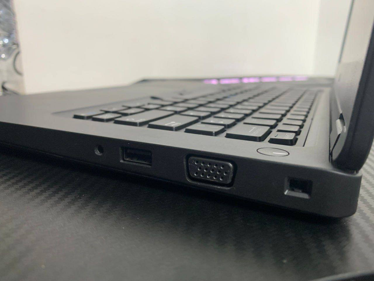 لابتوب للبيع ( Dell 5490 )
‏
‏سريع وقوي ،  مناسب للدراسة والبحوث والتصميم والمونتاج،  وايضا قوي ويشغلك اللعاب بسلاسة وفريمات عالية 🩵 
‏نظافته 100% 
‏
‏المعالج / Core i5 7440 - فئة (HQ) اقوه فئة 
‏كرت شاشة خارجي /Nvidia Geforce MX930 2GB 
‏كرت شاشة داخلي / Intel HD 630 4GB 
‏الرام / 8GB DDR4  
‏التخزين / 256GB SSD
‏شاشة دقة عالية / 14.1 INCH FHD SCREEN
‏
‏ملحقاته كاملة بعد
‏حقيبة خاصة
‏شاحنته الاصلية
‏ماوس
‏ماوس باد
‏
‏سعر بـ 285 الف نهايته 🩵🩵🩵
‏وضمان 10 ايام استبدال في حال وجود اي خلل او مشكلة
‏
‏يتوفر عندي توصيل 
‏راسلني ماسنجر 
‏واتساب/ ***********
