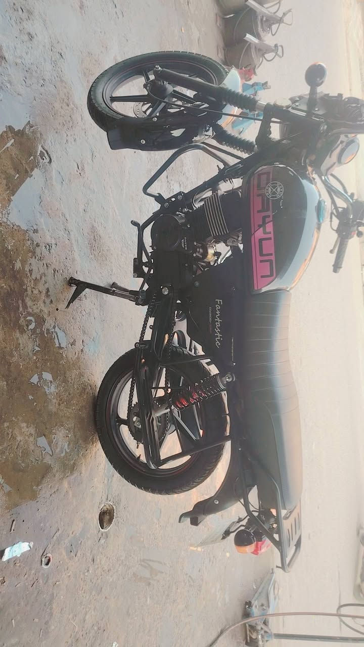 سلام عليكم دراجه دايوان موديل ٢٠٢٥ جديده دراجه بدون كمرك بيهة حادث بسيط مثل مشوف بل صوره بس ماسده ولشفقه مال وجه مكسرات اما لايت شغال كهربائيات كلو شغال سويجين بصمات ثنين مكان بغداد حي النصر الشراي يتصل ويدلل *********** متواجد وتساب فقط
