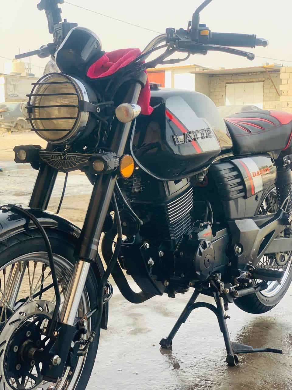 دراجه لايت 2021 مكفوله وجديده ماعوزه برغي السعر 1400وبيه مجال لطيبين (***********)
