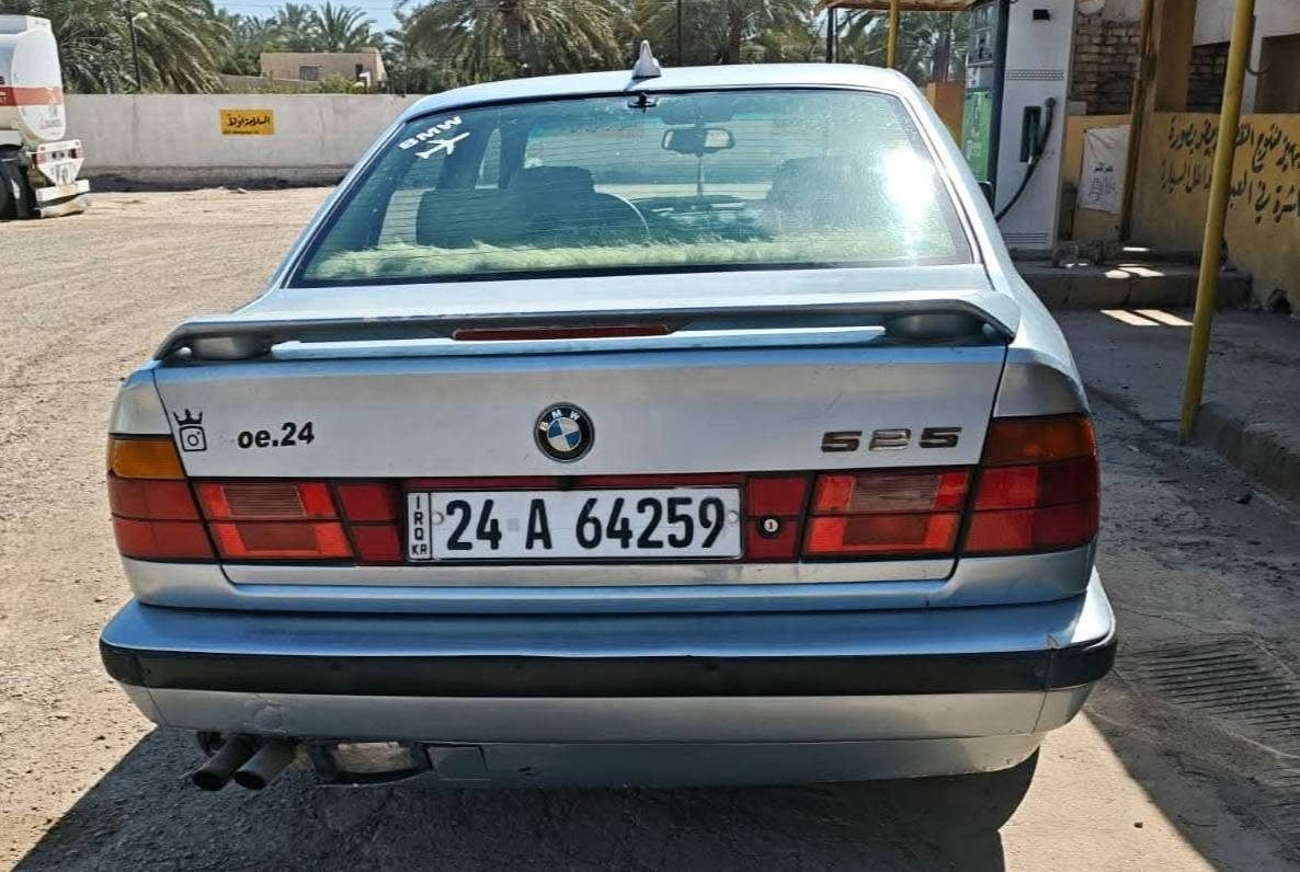 بي ام BMW 525
مكفوله من الحادث ومابيها اي ضرر 
رقم دهوك شرط التحويل
ســعــر ✅ ::  الــرد تلقائي 
بلادي مسكر عدل
كير ومحرك مكفول
صبغ حزام فقط للجمالية
تبريد خير من الله ٣ سرع
فتحت سقف سنويه لل 28 وباسمي
مكان السيارة: بغداد
رقم صـــاحب السيارة: *********** واتساب

عندك سيارة للبيع اعرضها على الصفحة
