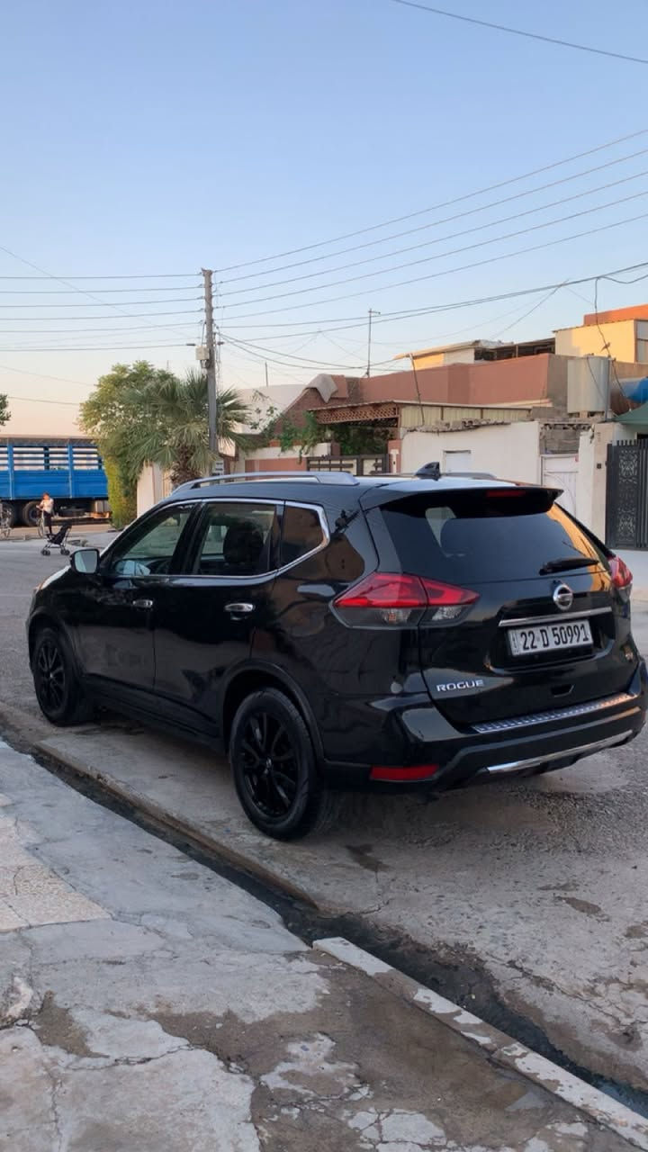 سڵاو چەماعەت نیسان رۆگ ٢٠١٧ sv رەشی قەتران سەیارەکە هیخۆمە سەیارەکە ٨٦ مایل رۆیشتوە بەنزبەت پارچەی سەیارەکە بەس بۆنیتی گۆراوە چوار تایەی نوێی لەژیرە بۆ زانیاری زیاتر پرسینی نرخ پەیوەندی بکە بە ***********
