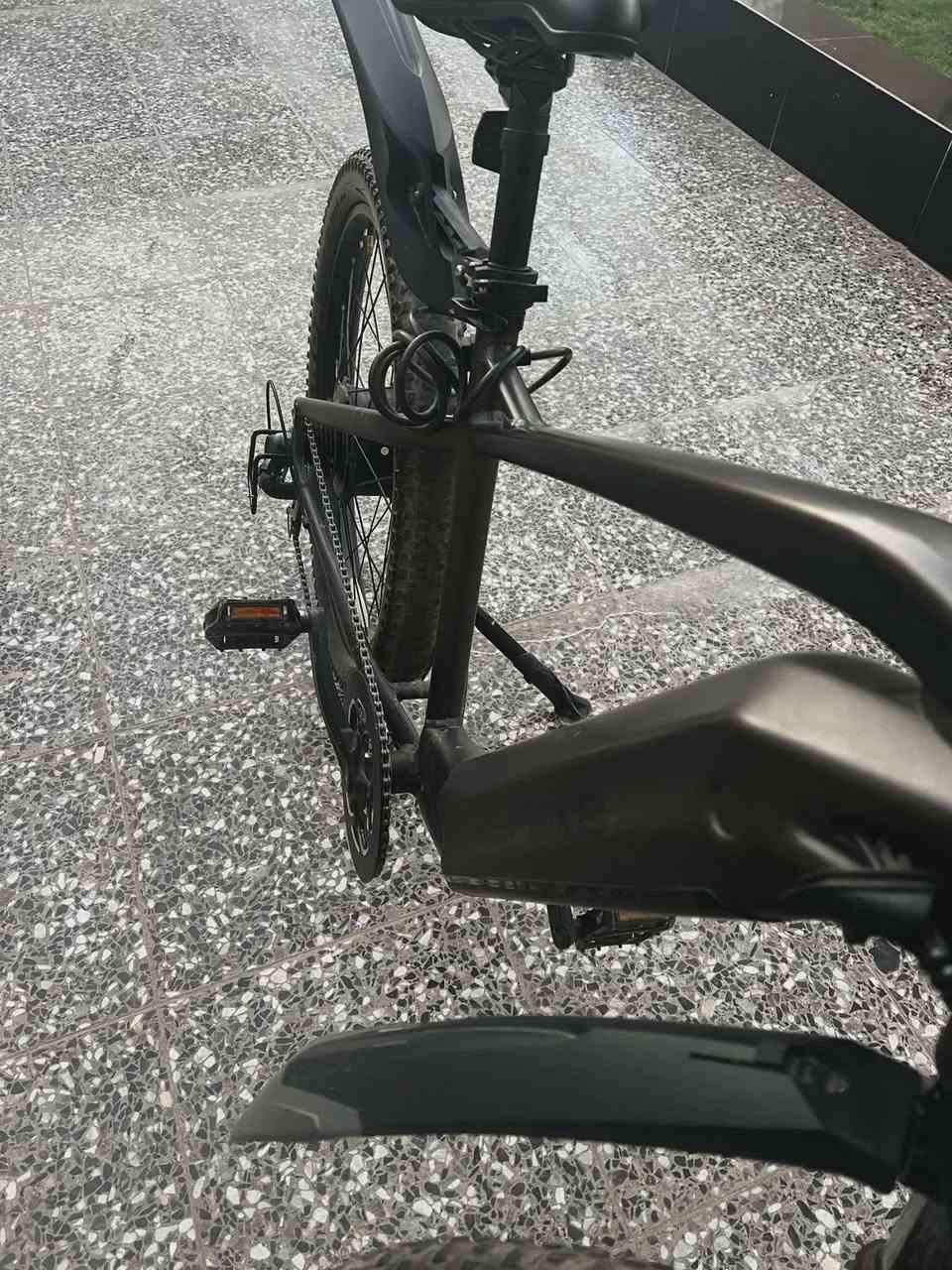(السلام عليكم شباب) بايك شحن نوع جبلي(Electric Mountain Bike / E-Bike)(نوع البطاريه ليثيوم ايون) الـv48 السرعه 40 مستعمل نضيف جدا (السعر 650)وبيه مجال اي استفسار خاص او واتساب ***********

