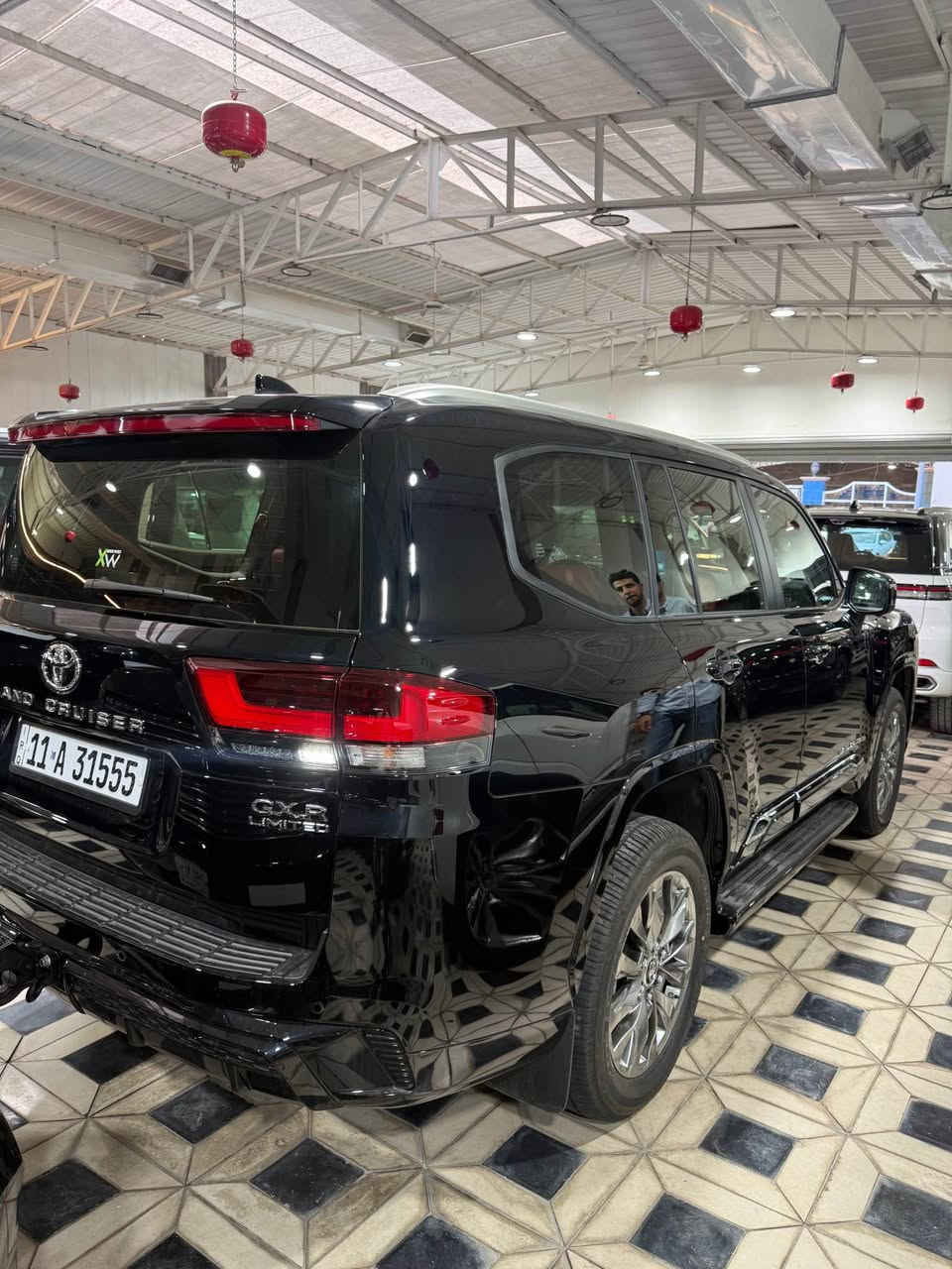 * لاندكروزر GXR لمتد 2025 زيرو بلاك ادشن رقم بغداد كامل مغلفة ppf
* ⁠سعد العبيدي (7700637589)
* ⁠الموديل : 2025 مغلفة ppf
* ⁠الفئة: GXR / LIMTE بلاك ادشن
* ⁠السعر (117 مليون)
* ⁠اللون اسود رقم بغداد 
* ⁠العدد (400 كم) داخل جلد (احمر واسود)
* ⁠محرك  6 سلند (4000) تنفس طبيعي
* ⁠رادار خلفي مانع تصادم امامي 
* ⁠لد في الشباك الامامي 
* ⁠دوسات جانبية نيكل 
* ⁠شباك امامي اسود بلاك
* ⁠اريل نفكيتر سبايدر شمعة
* دعاميات كت (لحاية) 
* ⁠ترايش ابواب نفخ ايرباك عدد (8)
* ⁠بصمة تشغيل بصمات ابواب عدد (5) 
* ⁠شاشة امامية كبيرة 
* شاشات خلفية عدد (2)
* ⁠كامرات عدد 4 (360 درجة) 
* ⁠فتحة سقف (سلايت) 
* ⁠كراسي الامامية كهرباء 
* كراسي الامامية تبريد 
* ⁠مقاعد (7) راكب دفع رباعي (4 * 4) 
* ⁠ثلاجة وسطية جنطة كهرباء 
* ⁠تبريد شاشة شاحن واير ليس 
* ⁠حساس امامي خلفي 
* ⁠مري طي كهرباء 
* ⁠وباقي مواصفاتGXR المتد المعروفة 
* ⁠السعر (117) مليون رقم بغداد
* بغداد - معارض النهضة - الشارع الثاني - شركة ذرى الخليج هـ(***********) بغداد, العراق
