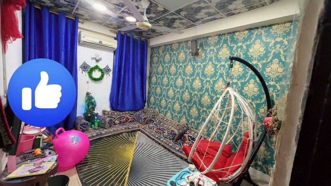 السلام عليكم ورحمة الله شقه للبيع 
مساحه 107م موقع حي الاعلام 
مجمع 6 قرب الشارع العام 
تحتوي على 
صاله مطبخ خدمات مع ثلاث غرف نوم 
للتواصل واتساب/***********
سعر مناسب جداً
