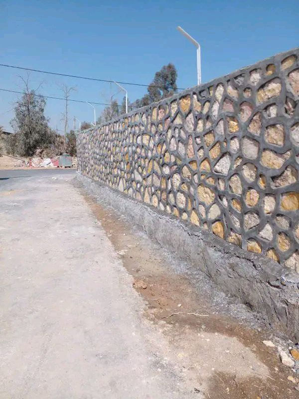 السلام عليكم 
شغل حجر كرسته وعمل داخل النجف والمحافظات جميعاً سياجات بيوت رصف شواطي للأستفسار ***********
