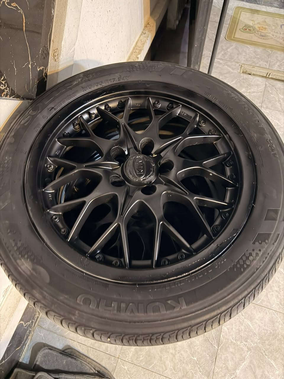 السلام عليكم تخم ويل كب وتايرات قياس 17 نضاف السعرر 150 قفل المكان بغداد البلديات ***********
