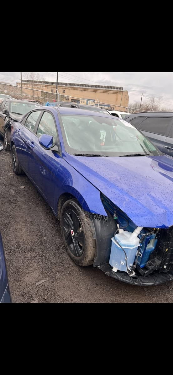 السلام عليكم

النترا موديل 2022

SEL

مواصفات

بصمه + بصمه ابواب + صندوق بصمه وفتح عند الاقتراب + تشغيل عن بعد حساسات امامي خلفي جانبي + نقطة عمياء

رادار امامي توقف تلقائي اوتو بريك تحديد مسار + قيادة آليه تبريد منفصل ومعروفة مواصفات ال SEL محركها 2000 دوش ماشيه 52ميل السياره نضيفه وممتعوبه

ضربتهه شطح شويه من البنيد والجاملغ بارد 
والباب بي بارد ع كد جاكوج 
السعر 
(١٥٥)
مكانها بغداد حي البنوك
***********
